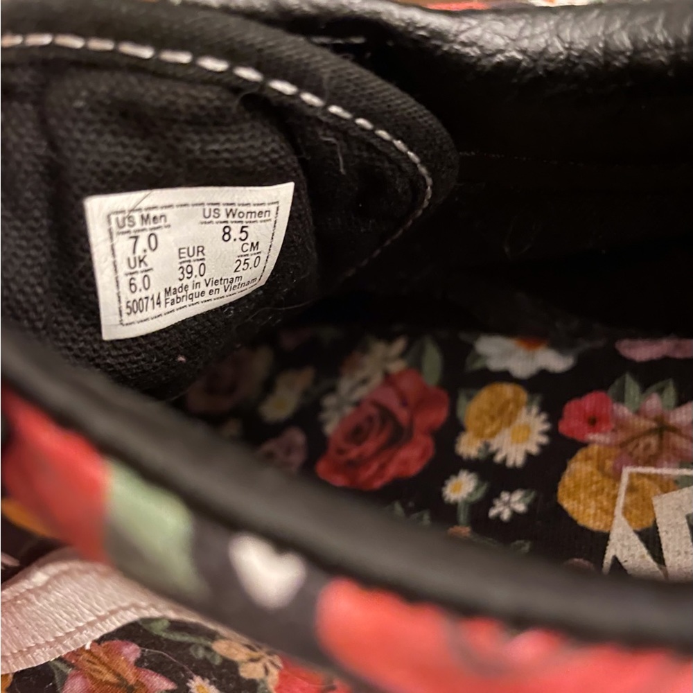 Vans - Picture 6 of 9